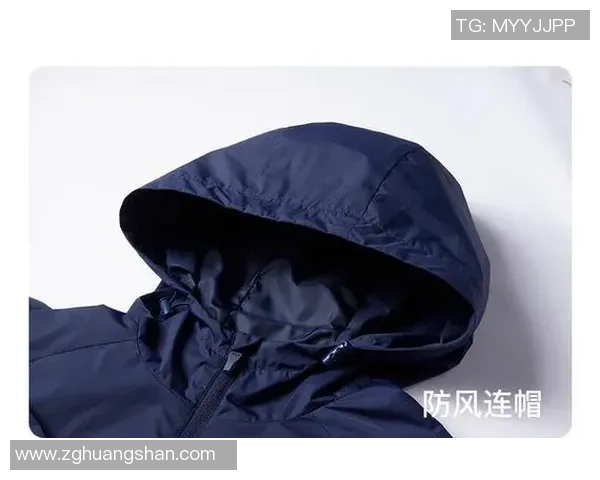 时尚运动风足球明星男士连帽卫衣舒适百搭秋冬季休闲外套 时尚运动风足球明星男士连帽卫衣舒适百搭秋冬季休闲外套